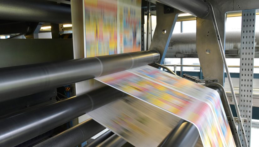 Rollen-Off-Set Druckmaschine in einer modernen Großdruckerei //